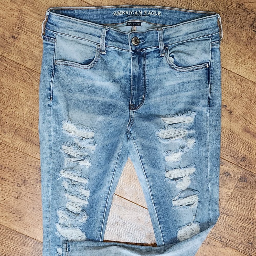 American Eagle Outfitters Light Blue Distressed Jeans